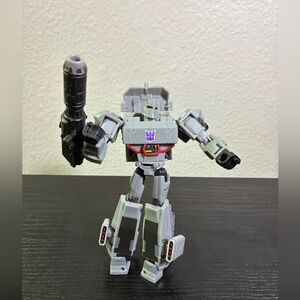 Transformers Bumblebee Cyberverse Adventures Deluxe Megatron